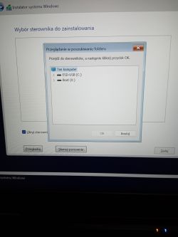 Instalator systemu Windows z opcją wyboru folderu ze sterownikami.