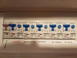 Pralka Beko WMB 6506 D - zatrzymanie pracy podczas prania, wyrzuca bezpiecznik