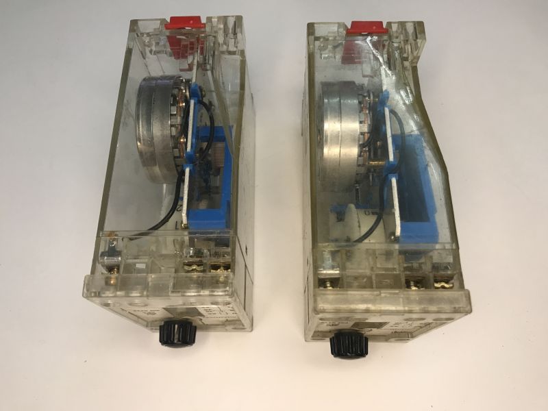 Time delay relay for delaying the switching on/off of the receiver - retro presentation - E. Dold &a