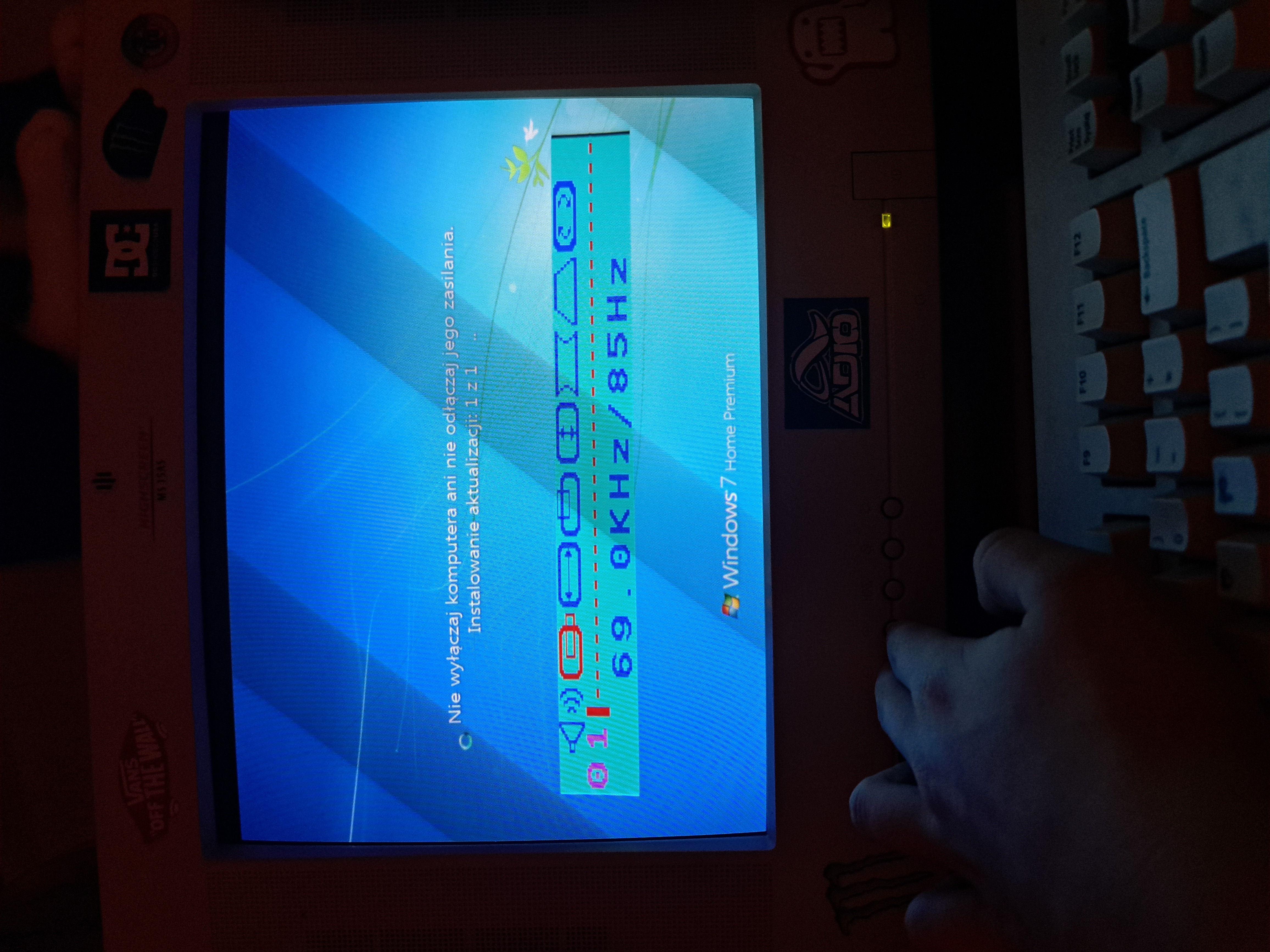 Monitor CRT Highscreen MS 15AS - obraz rozciągnięty i zakrzywiony, jak ...