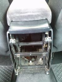 Jaką popielniczkę wybrać do VW Passat B5 FL 2000r. i co to za czerwona wtyczka?