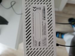 Zbliżenie na etykietę routera TCL HH515L LINKHUB 5G.