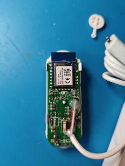 PCB with CB3S module and cables on a blue background.