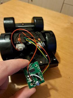 Inna - Nie działająca używana zabawka dziecka: poszukiwana pomoc w naprawie i identyfikacji kabla