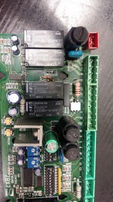 Zdjęcie/schemat rezystora w centrali ZBX 74 Came - uszkodzony element