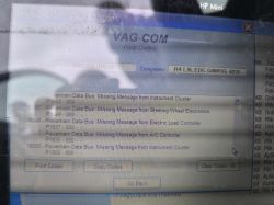 Ekran diagnostyczny VAG-COM z kodami błędów związanymi z magistralą komunikacyjną pojazdu