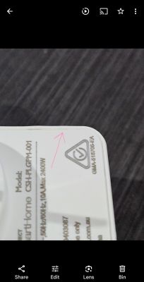 Photo of the back of a device with model markings and a logo, with a plastic seam highlighted by an arrow.