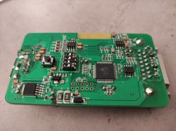 Dlaczego PY-EM04 podłączony do radia w Hondzie Civic VIII rwie dźwięk?