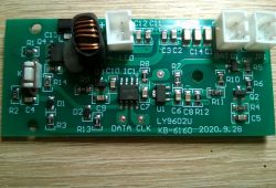 Akumulatorowa lampa robocza YATO YT-82961 – wnętrze urządzenia