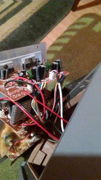 Stary suboofer podłączenie zamiast do prądu to do akumulatora.