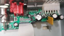 Szumy taniego radia. - Radio BT usb szumy na niskim poziomie glosnosci.