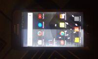 Samsung Galaxy Grand Prime połowa ekranu jaśniejsza a druga ciemnoejsza.