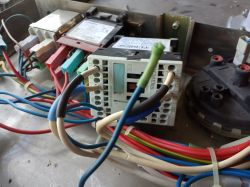 Gdzie podłączyć przewód? - Odpięty przewód od stycznika