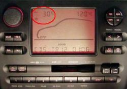 Jak włączyć stopnie temperatury w Seat Ibiza 2 na komputerze pokładowym?