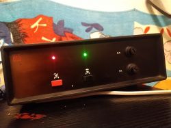 Zasilacz radiostacji Radmor - Do czego służy drugi przełącznik na froncie.