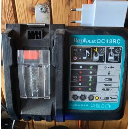 Makita DC18RC - ładuje 21700 chwilę i pokazuje pełną, jaka ładowarka?