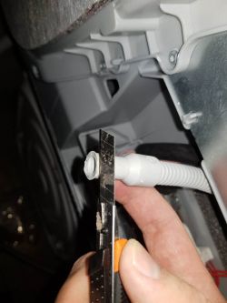 Bosch WTH85200PL Dryer - Connecting the WTZ1110 Drain Hose: Find Connection Point & Steps
