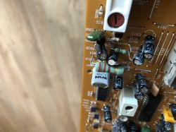 Kenwood KR-V8060- rezonator krystaliczny? Kenwood KR-V8060- rezonator krystaliczny?