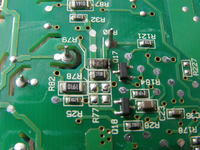 Whirlpool ADG 6240 FD - Uszkodzone elementy na płytce, potrzebna identyfikacja