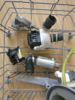 Jak sprawdzić pompy w zmywarce Beko DIS 5830 bezpiecznie?