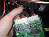 Jak podłączyć centralny zamek w centralce AMT Bastion zamiast RTX CS2?