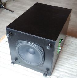 Mały, niedrogi subwoofer aktywny