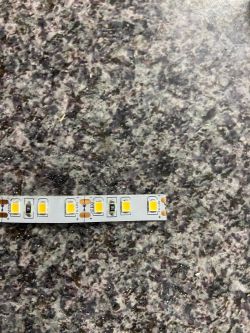 Przetwornik 12V dla 7m taśmy LED - czy będzie odpowiedni? Jak skrócić taśmę?