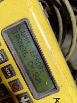 Esab Artisto 400 – krzaki na wyświetlaczu, reset ustawień, co może być przyczyną?