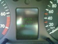 VW Passat B5 - Czy wyświetlacz działa tylko z oryginalnym radiem VW?