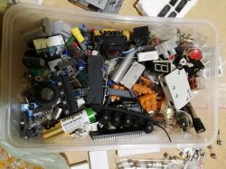 Dużo oporników, transformatorów lub czegoś innego - czy znajdą nowy dom?