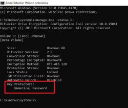 Zrzut ekranu z okna wiersza poleceń pokazujący status BitLocker dla dysku.