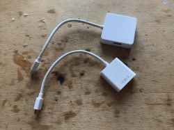 Wnętrze huba USB oferującego HDMI, VGA, Ethernet, Audio (BlitzWolf BW-TH8)