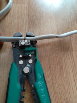 Jaką latarkę podobną do KUNZEL PL-031 wybrać dla elektryka? Do 200 zł.