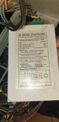 Zdjęcie miękkiego startu VSA LC03 firmy R. Weigel Elektronik z oznaczeniami technicznymi.
