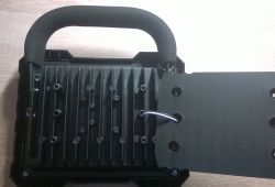 Akumulatorowa lampa robocza YATO YT-82961 – wnętrze urządzenia