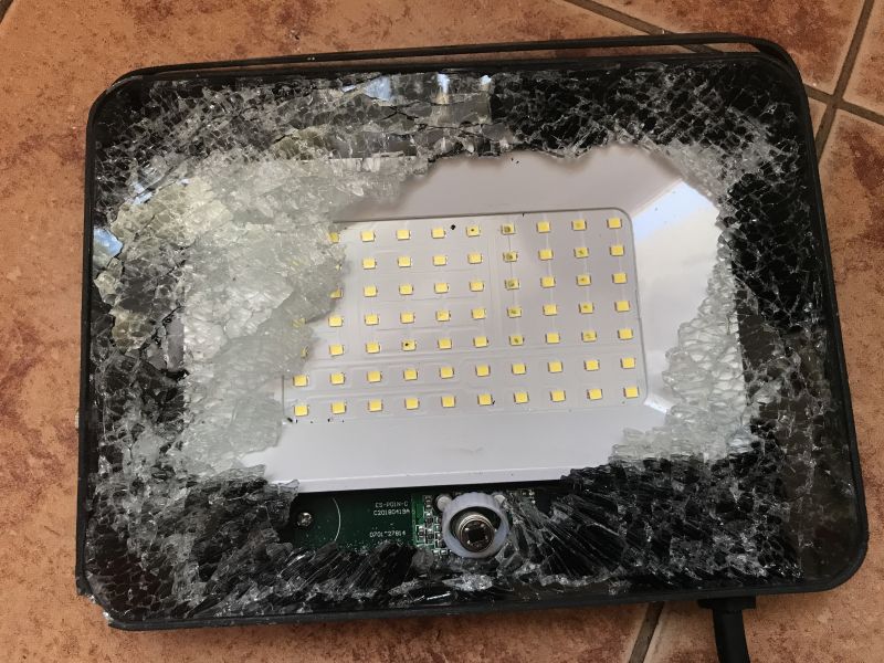Interior, failure rate and construction of a 50W outdoor LED floodlight with motion sensor