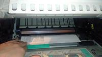 HP LaserJet serii 8150 - Papier nie wychodzi do końca