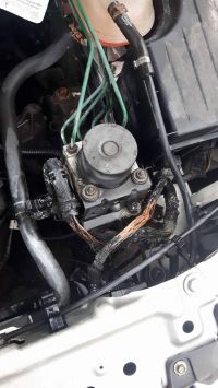 Opel Corsa C 1.2 TwinSport - Spalona instalacja przy pompie ABS