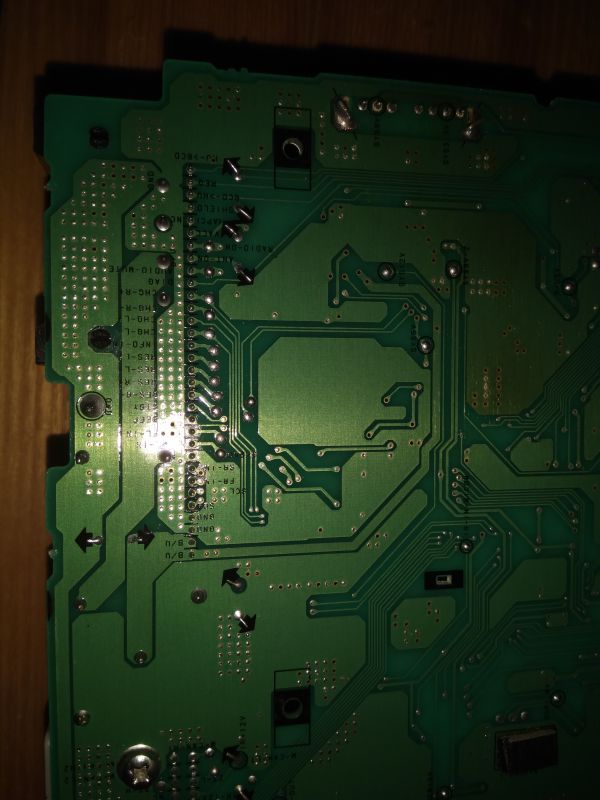 Laguna II 2006 - problemy z radiem Cabasse: trzaski i brak dźwięku FM