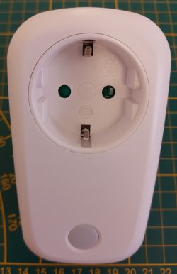 White OBI Wifi Schuko Adapter White Wifi Schuko plug adapter from OBI on a green measurement mat.