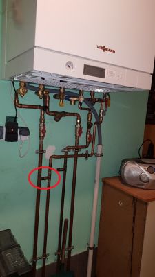 Czy ktoś widzi błąd w instalacji? Chłodna podłogówka i letnie grzejniki.