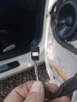 Jaki to rodzaj wtyczki przycisk podnoszenia szyby Renault Megane 3