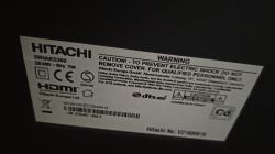 Etykieta z tyłu telewizora Hitachi 50HAK5360 z informacjami technicznymi i ostrzeżeniami
