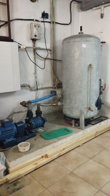 Instalacja hydroforu z pompą Hydro-Vacuum SKB 4.02 i zbiornik na wodę