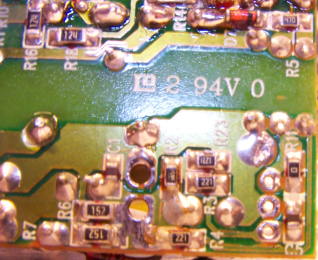 Jaki element 3-końcówkowy w zasilaczu Plustek KFBA4600CP?