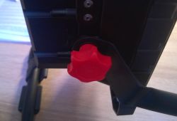 Akumulatorowa lampa robocza YATO YT-82961 – wnętrze urządzenia