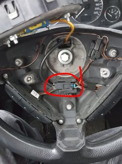 Podłączenie oświetlenia przycisków multifunkcji w Astra G