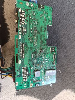 Kenwood KMM-BT204 - zwarcie po podłączeniu, jak naprawić radio?