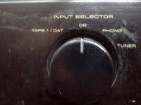 Nagłośnienie mikrofonu/instrumentów za pomocą połączonego mixera ze wzmacniaczem