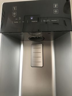 Lodówka Beko GN 162430 - jak dostać się do elektrozaworu dozownika wody?